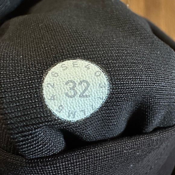 Lululemon ABC Pant Classic *34"
Melanite
M5426S Warpstreme
Size 32 - Picture 7 of 10